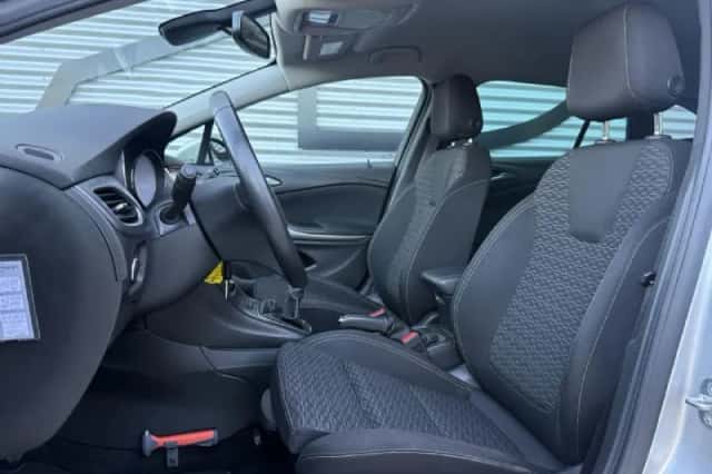Opel Astra (2019) thumbnail 4