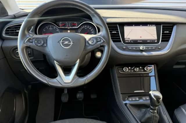 Opel Grandland (2018) thumbnail 2