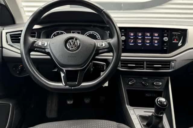 Volkswagen Polo (2017) thumbnail 2