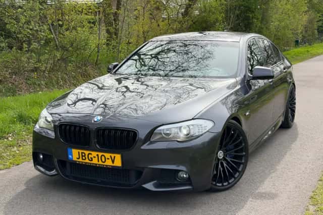 BMW 5-Serie (2011) thumbnail 1