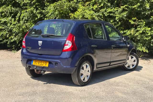 Dacia Sandero (2010) thumbnail 4
