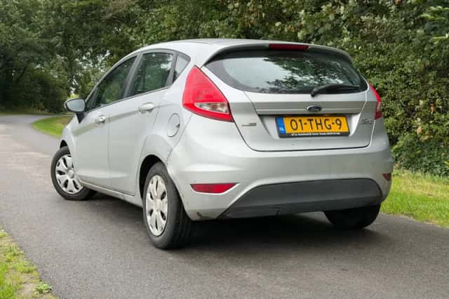 Ford Fiesta (2012) thumbnail 2