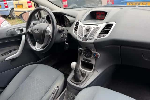 Ford Fiesta (2012) thumbnail 3