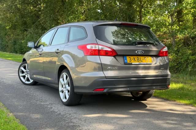 Ford Focus (2013) thumbnail 2