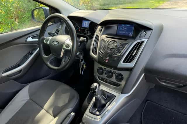 Ford Focus (2013) thumbnail 3