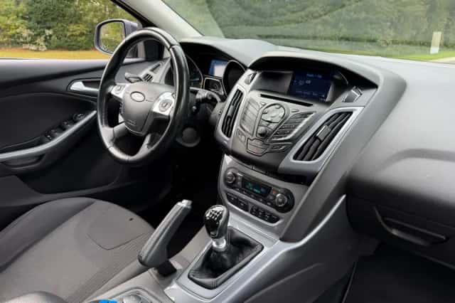 Ford Focus (2014) thumbnail 3