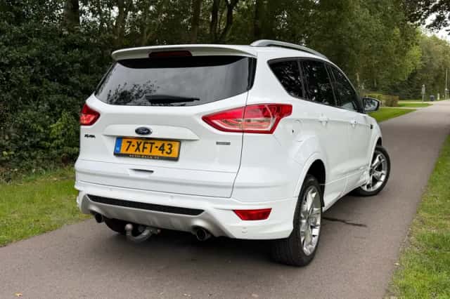Ford Kuga (2014) thumbnail 5