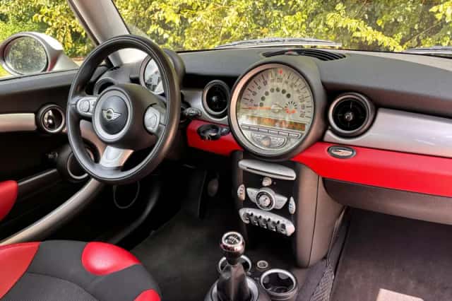 MINI Cooper (2008) thumbnail 3