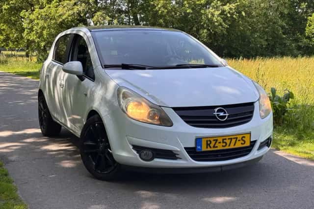 Opel Corsa (2011) thumbnail 5