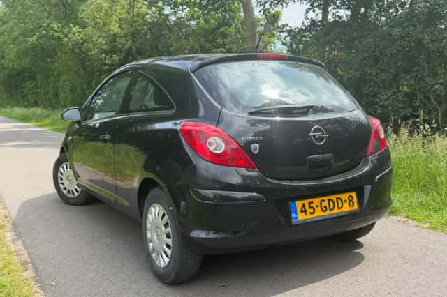 Opel Corsa (2008) thumbnail 2