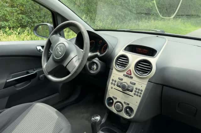 Opel Corsa (2008) thumbnail 3
