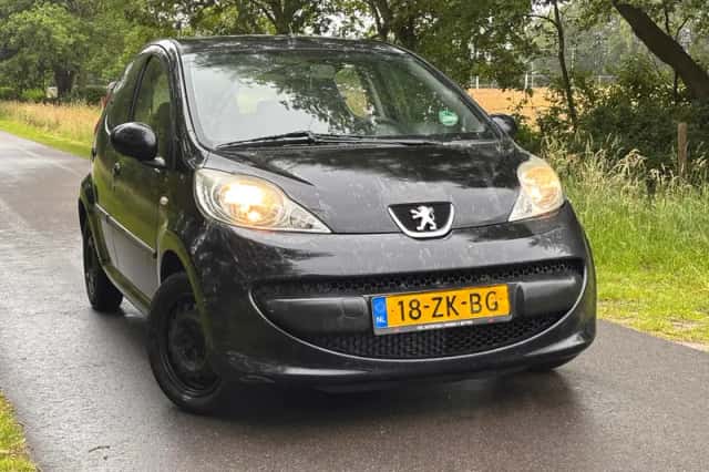 Peugeot 107 (2008) thumbnail 4