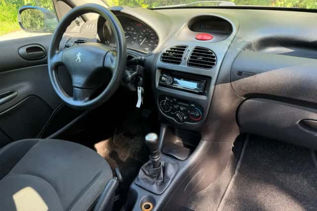 Peugeot 206 (2008) thumbnail 3