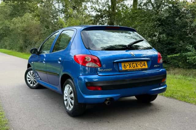 Peugeot 206+ (2011) thumbnail 4