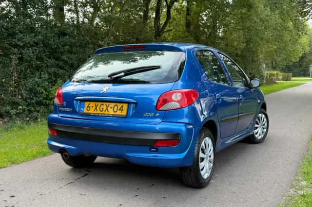 Peugeot 206+ (2011) thumbnail 5