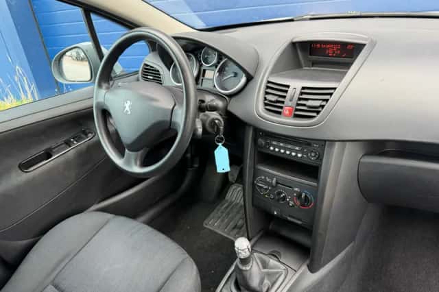 Peugeot 207 (2007) thumbnail 3