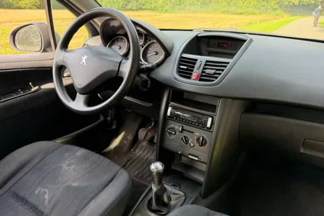 Peugeot 207 (2006) thumbnail 3