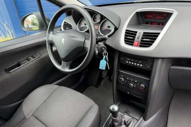 Peugeot 207 (2010) thumbnail 3