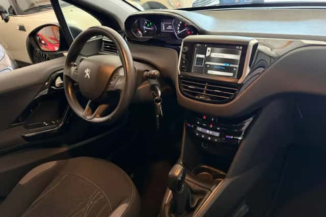 Peugeot 208 (2013) thumbnail 3