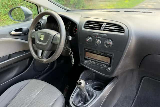 SEAT Leon (2011) thumbnail 3