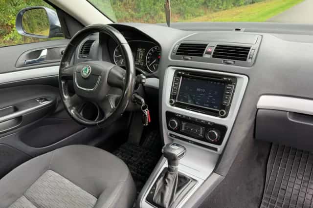 Škoda Octavia (2010) thumbnail 3
