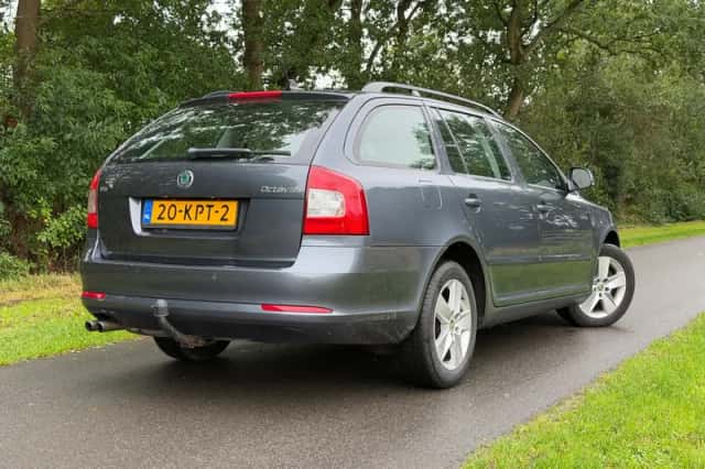 Škoda Octavia (2010) thumbnail 4