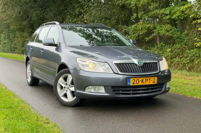 Škoda Octavia (2010) thumbnail 5