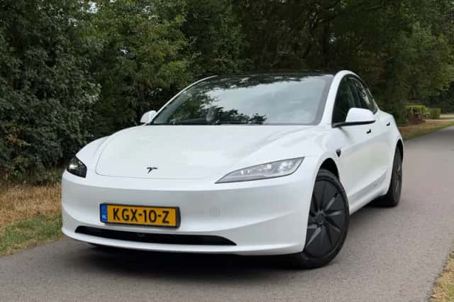 Tesla Model 3 (2026) thumbnail 1