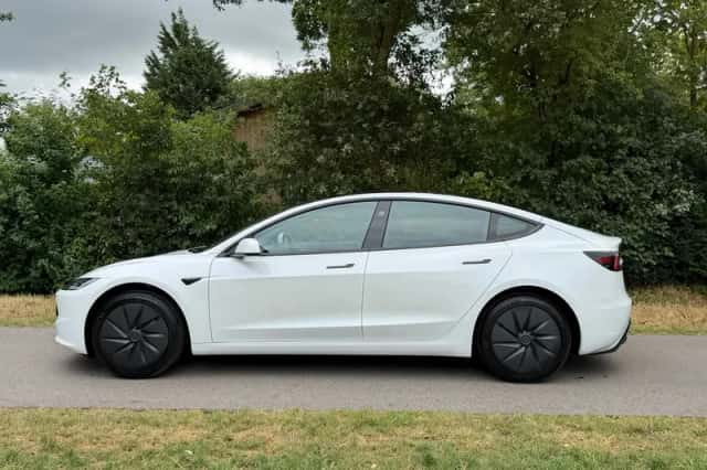 Tesla Model 3 (2026) thumbnail 2