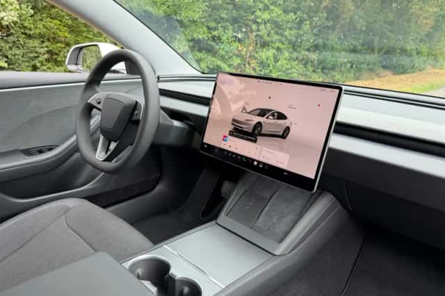 Tesla Model 3 (2026) thumbnail 3