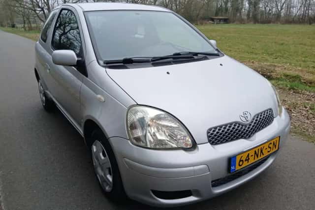 Toyota Yaris (2003) thumbnail 4