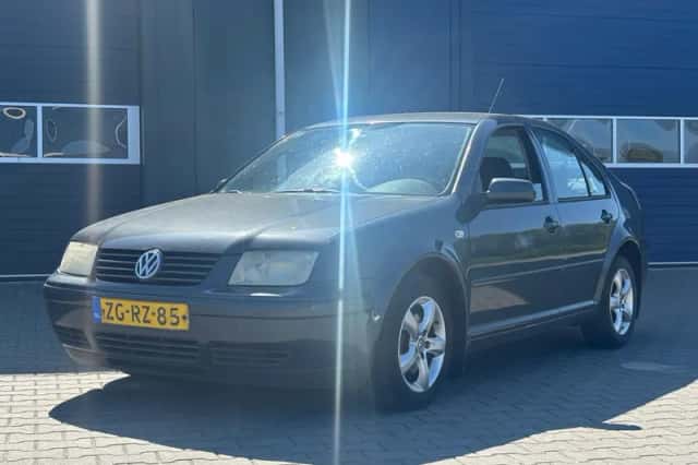 Volkswagen Bora (1999) thumbnail 1