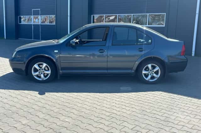 Volkswagen Bora (1999) thumbnail 2