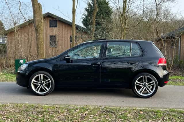 Volkswagen Golf (2010) thumbnail 2