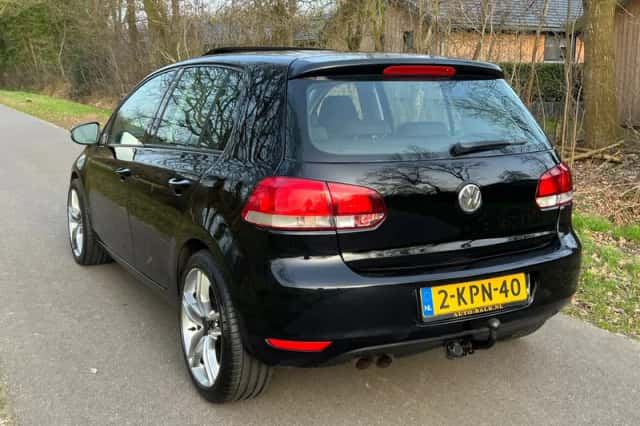 Volkswagen Golf (2010) thumbnail 4