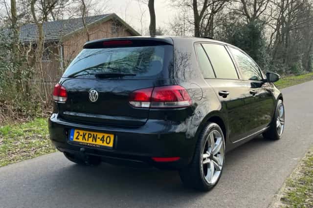 Volkswagen Golf (2010) thumbnail 5