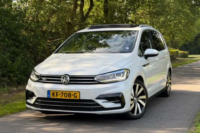 Volkswagen Touran (2016) thumbnail 1
