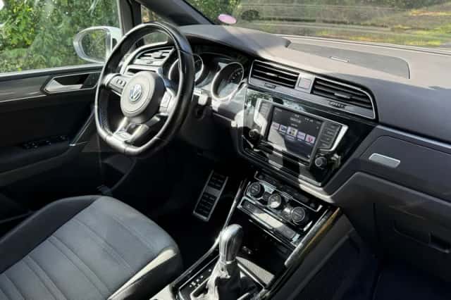 Volkswagen Touran (2016) thumbnail 3