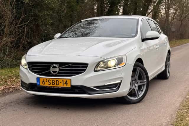 Volvo V60 (2013) thumbnail 1