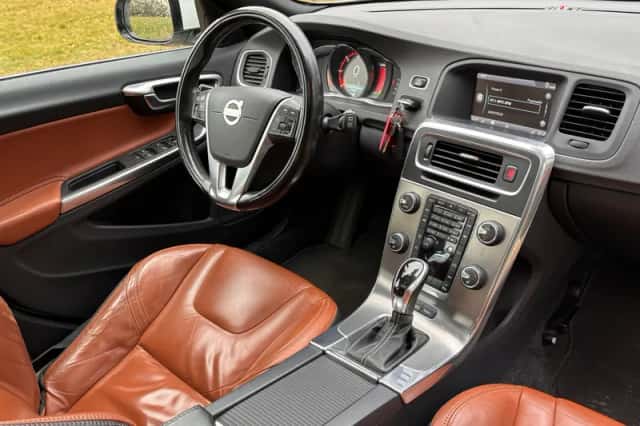 Volvo V60 (2013) thumbnail 3
