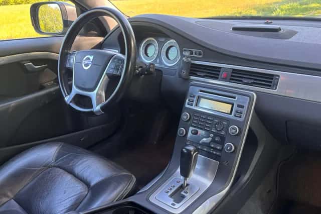 Volvo XC70 (2010) thumbnail 3