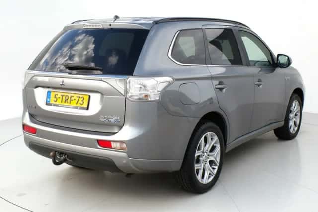 Mitsubishi Outlander (2014) thumbnail 4