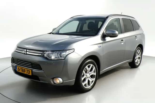 Mitsubishi Outlander (2014) thumbnail 6