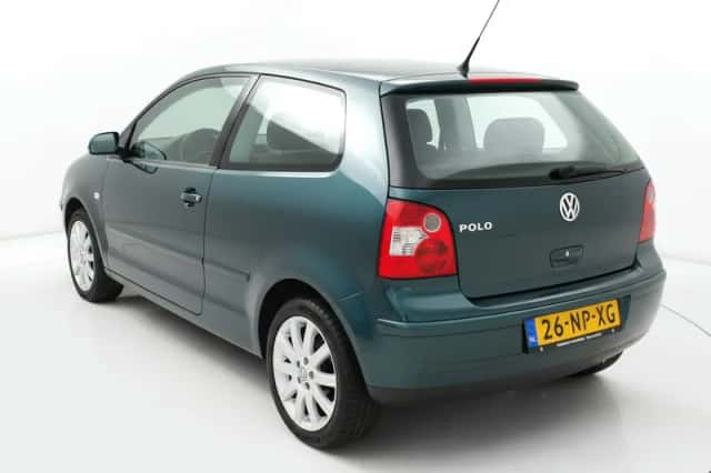 Volkswagen Polo (2004) thumbnail 5