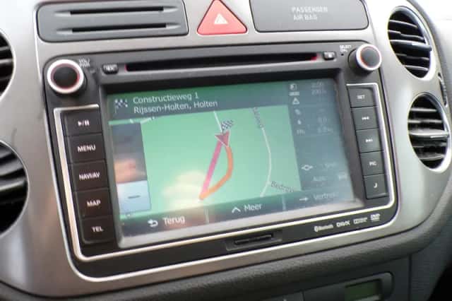 Volkswagen Tiguan (2010) thumbnail 3