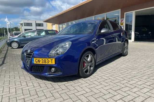Alfa Romeo Giulietta (2015) thumbnail 1