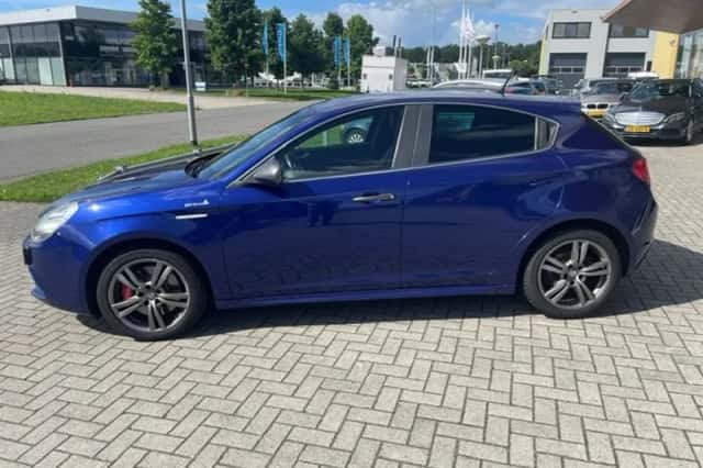 Alfa Romeo Giulietta (2015) thumbnail 2