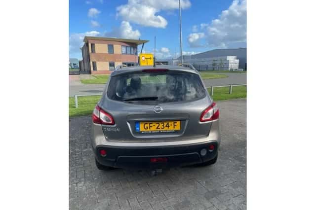 Nissan Qashqai (2010) thumbnail 3