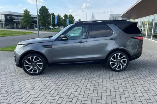 Land Rover Discovery (2018) thumbnail 2
