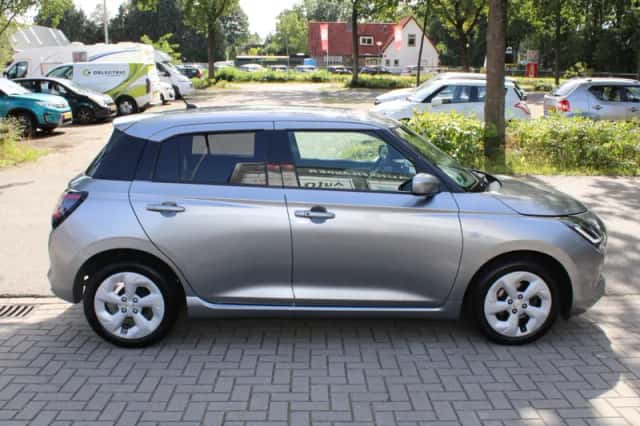 Suzuki Swift (2025) thumbnail 5